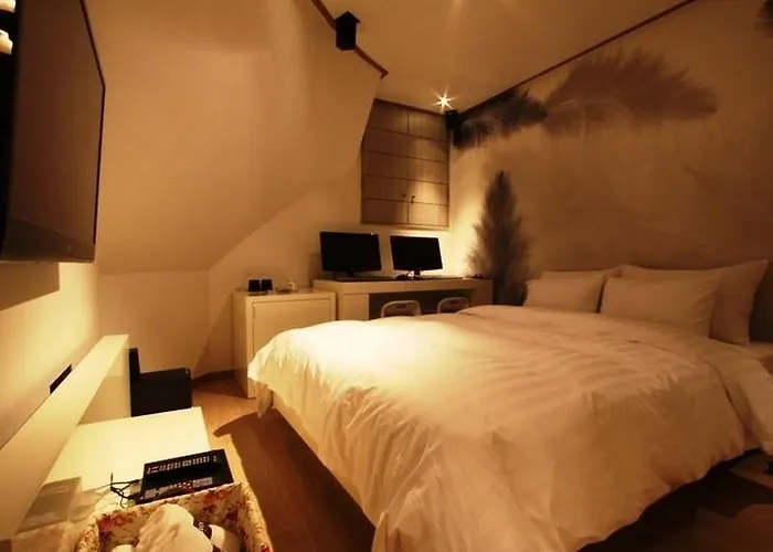 Motel Shinchon Aida 3*