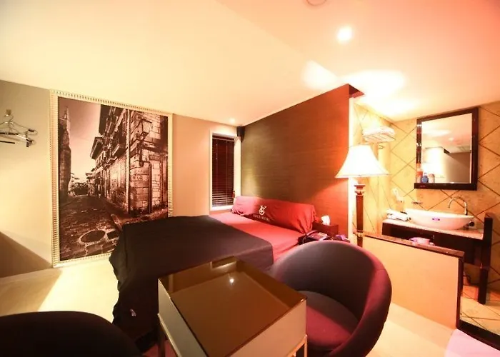 Motel Shinchon Aida 3*