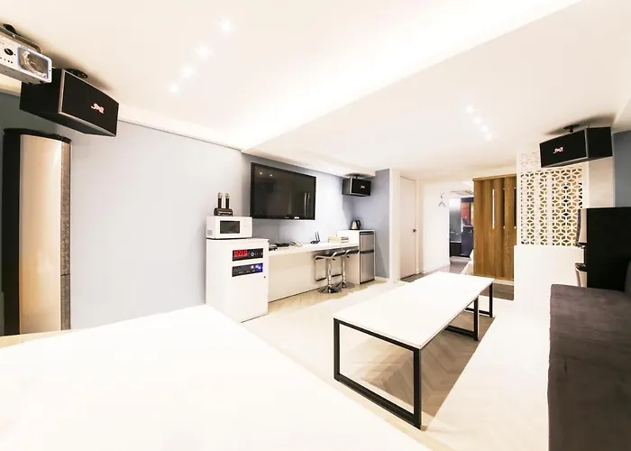 Motel Shinchon Aida 3*