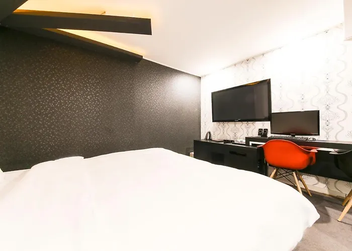 Motel Shinchon Aida 3*